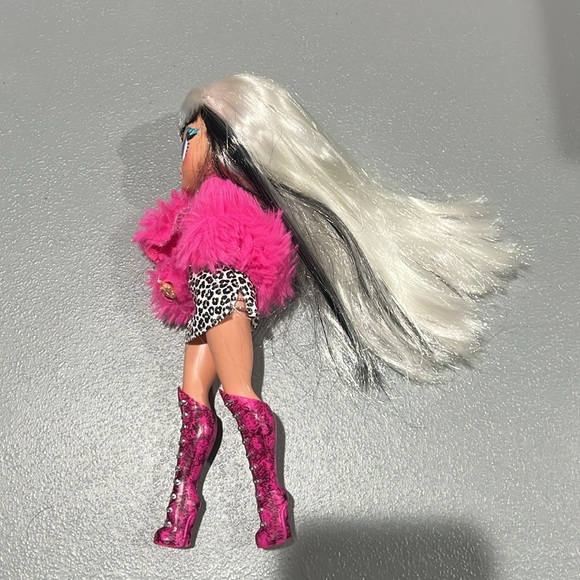 LOL Surprise OMG doll - Picture 6 of 7